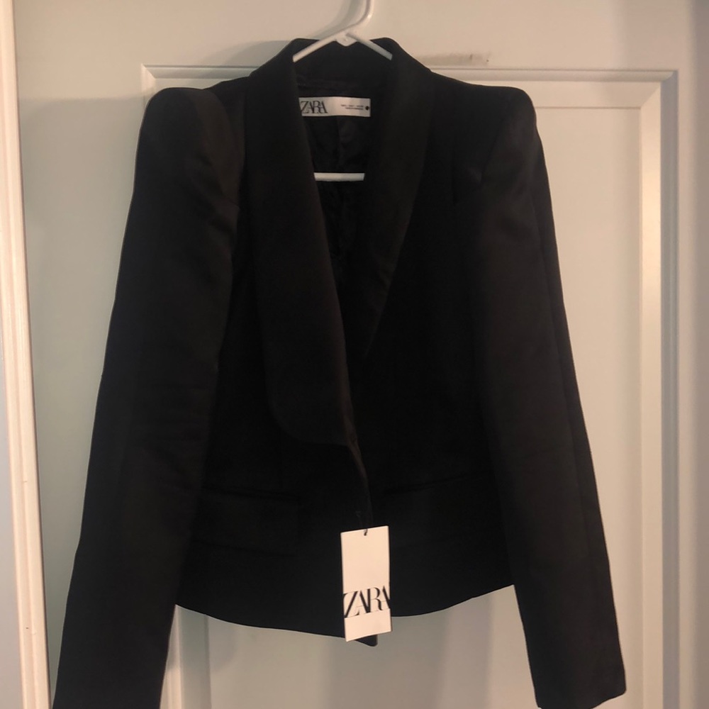 Black Zara tuxedo shoulder pad blazer